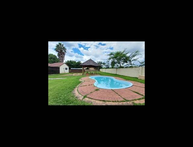 4 BEDROOM HOUSE FOR SALE IN THE ORCHARDS